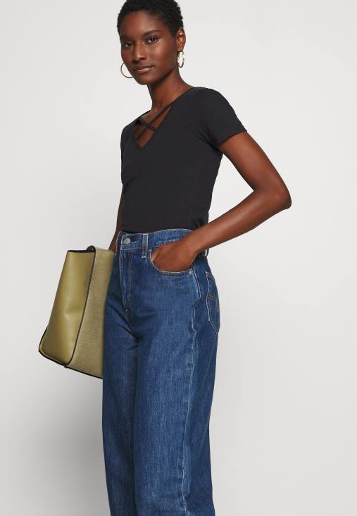 Anna Field nők nyomott póló fekete RTVD249